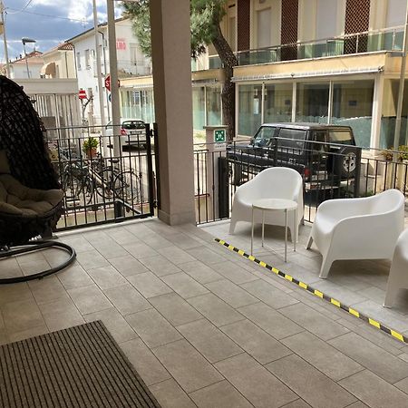 Hotel Bed And Book Ρίμινι Εξωτερικό φωτογραφία