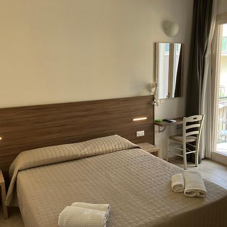 Hotel Bed And Book Ρίμινι Εξωτερικό φωτογραφία