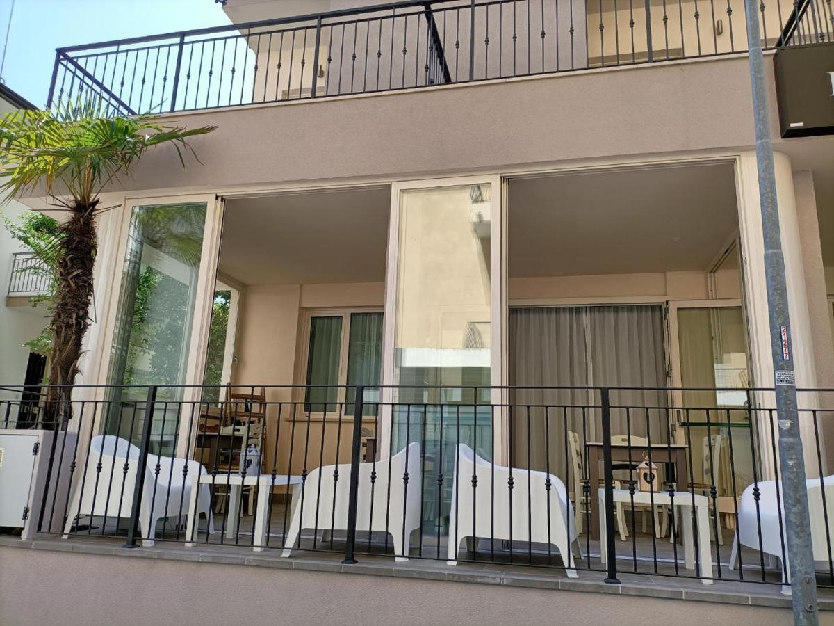 Hotel Bed And Book Ρίμινι Εξωτερικό φωτογραφία