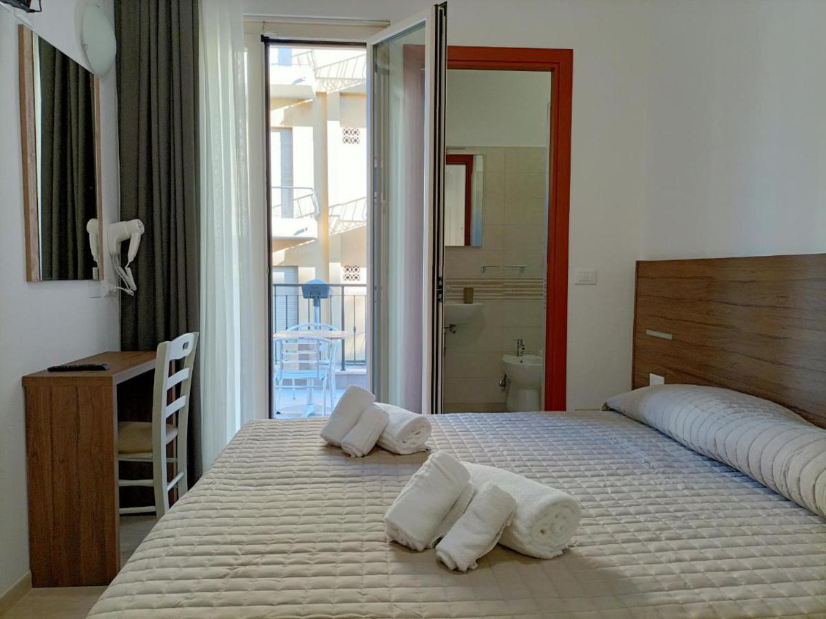 Hotel Bed And Book Ρίμινι Εξωτερικό φωτογραφία
