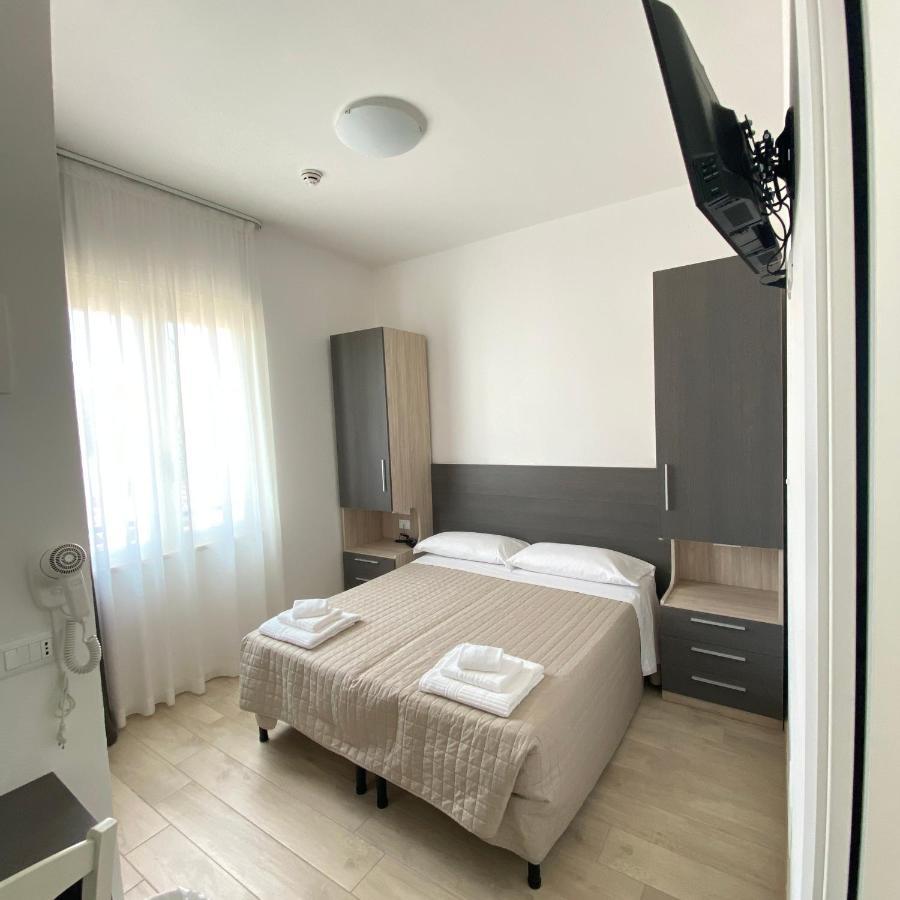 Hotel Bed And Book Ρίμινι Εξωτερικό φωτογραφία