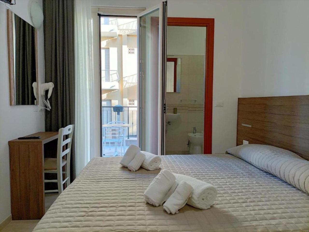 Hotel Bed And Book Ρίμινι Εξωτερικό φωτογραφία