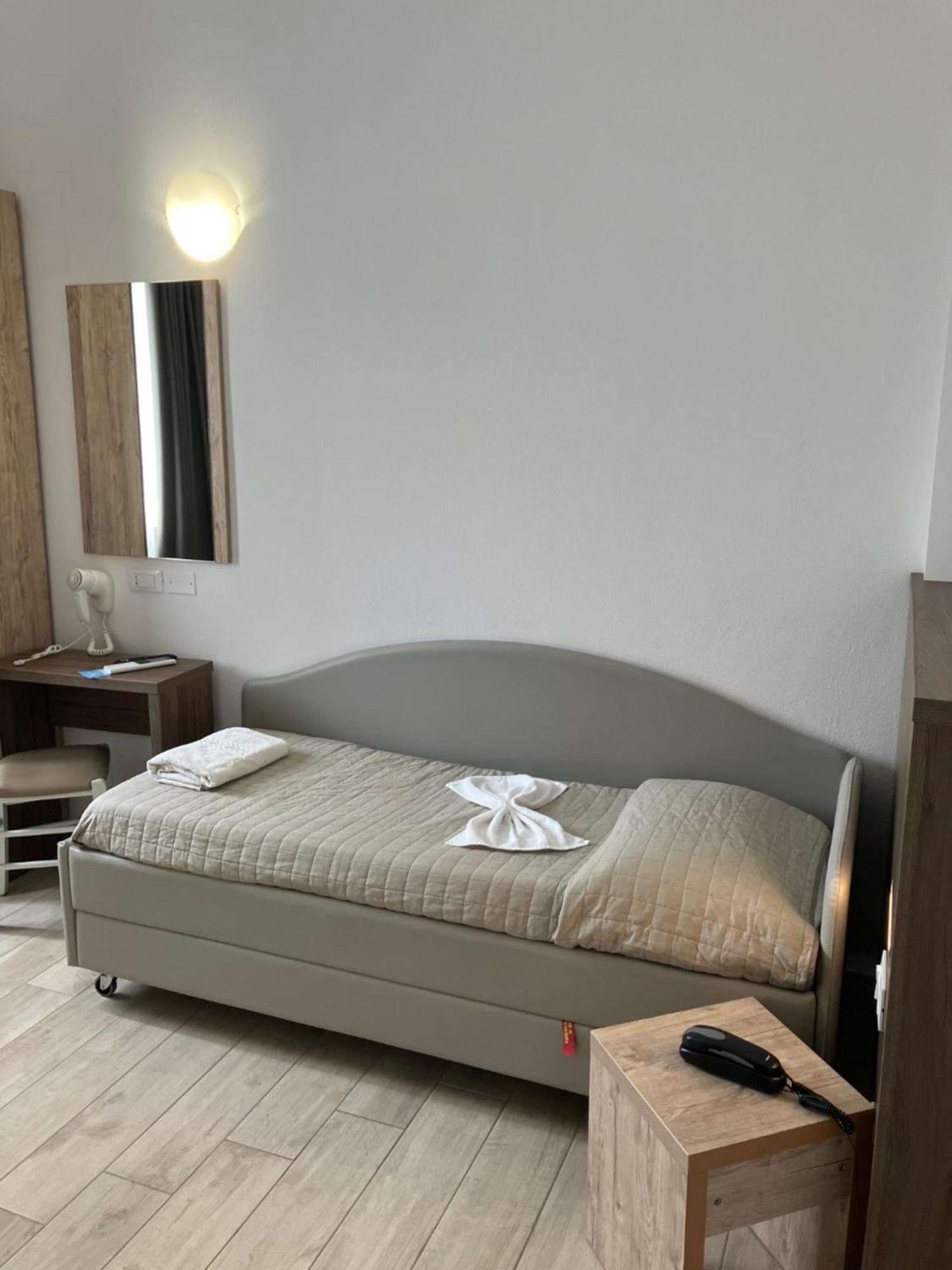 Hotel Bed And Book Ρίμινι Εξωτερικό φωτογραφία